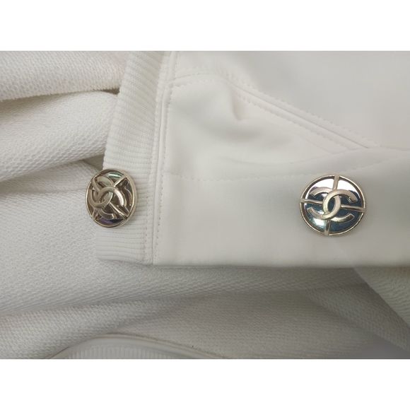 Chanel Women's Cream Cotton Gold CC Button Sweater Size 36 FR P55397K07252 - Picture 5 of 8